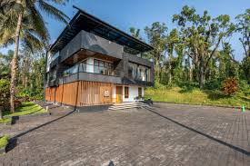 Modern 4 Bedroom Family Home with Mountain Views